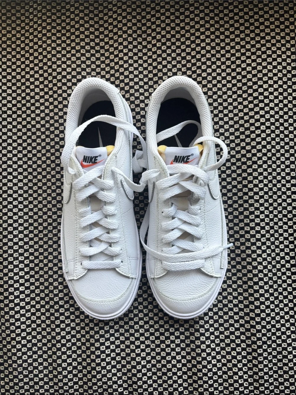 Nike White Low-Top Sneakers with Subtle Black Accents